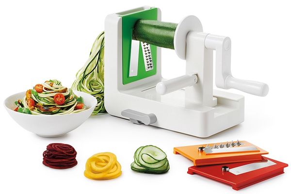 Vegetable and fruit slicer