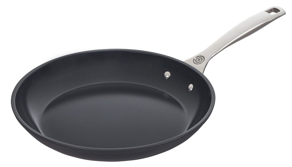 Le Creuset Frying pan Essential Non-Stick Ceramic - ø 28 cm -. Ceramic non-stick coating