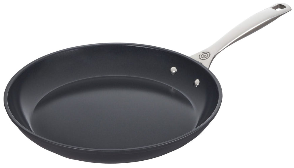 Le Creuset Frying pan Essential Non-Stick Ceramic - ø 30 cm -. Ceramic non-stick coating