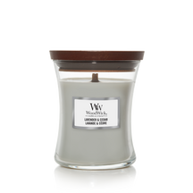 WoodWick Scented Candle Medium Lavender & Cedar - 11 cm / ø 10 cm - Scented Candle in Glass - Wooden Wick