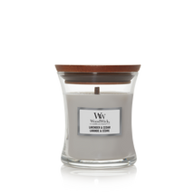 WoodWick Scented Candle Mini Lavender & Cedar - 8 cm / ø 7 cm - Scented Candle in Glass - Wooden Wick