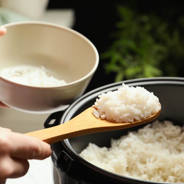 Using the rice cooker