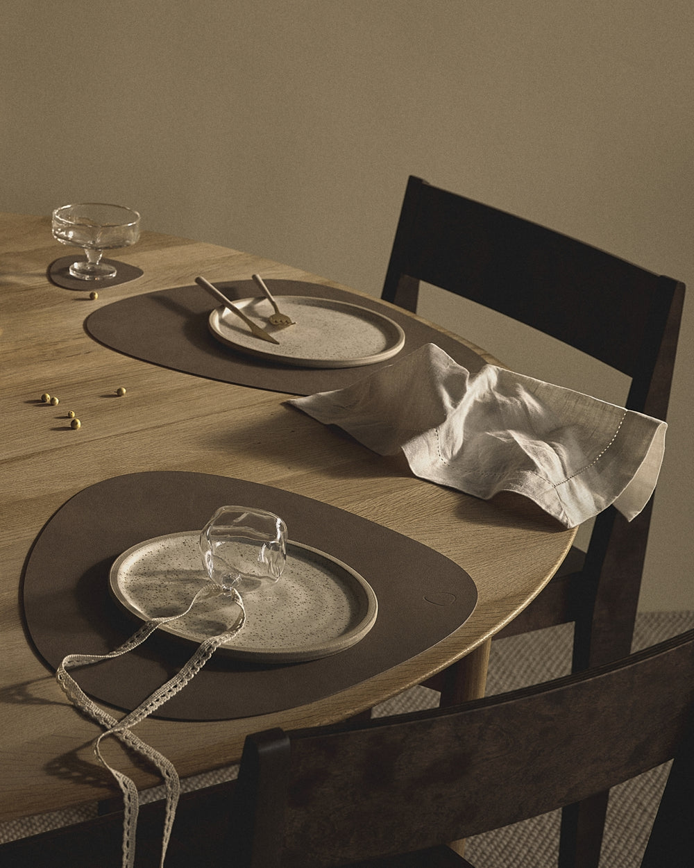 LIND DNA Placemats Nupo - Leather - Brown - Curved - 44 x 37 cm - 2 pieces