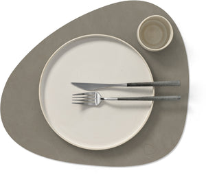 LIND DNA Placemats Nupo - Leather - Flint Grey - Curved - 44 x 37 cm - 2 Pieces