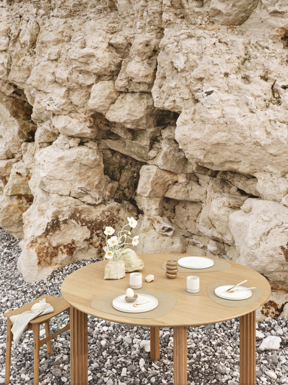 LIND DNA Placemats Nupo - Leather - Khaki - Curved - 44 x 37 cm - 2 Pieces