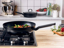 BK Wok pan Easy Induction - Aluminum - ø 30 cm / 5 liters -. Ceramic non-stick coating