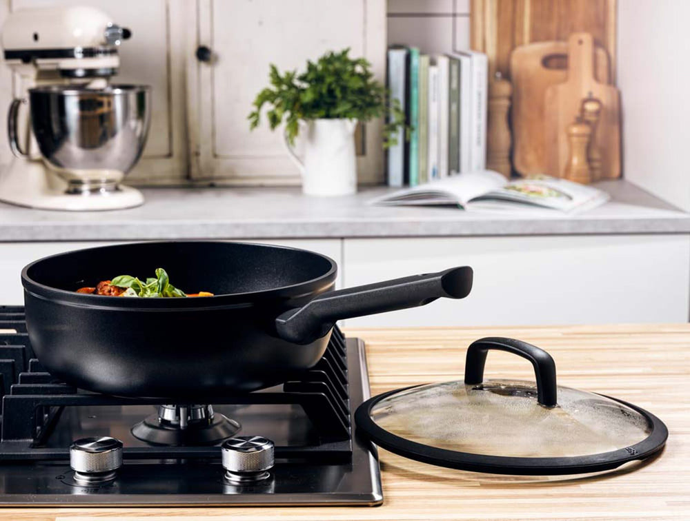 BK sauté pan - Sauté pan - with lid - Easy Induction - ø 24 cm / 3.4 liters -. Ceramic non-stick coating