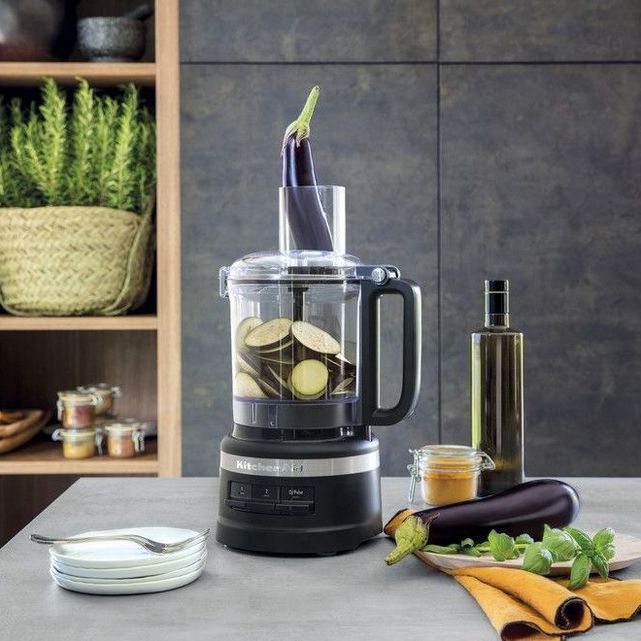 Features food processor