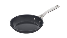 Le Creuset Frying pan Essential Non-Stick Ceramic - ø 20 cm -. Ceramic non-stick coating