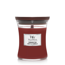 WoodWick Scented Candle Medium Cinnamon Chai - 11 cm / ø 10 cm - Scented Candle in Glass - Wooden Wick