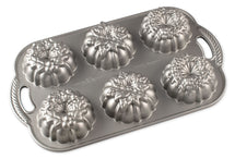 Nordic Ware bake form Wreathlettes Pan - cast aluminum - 6 pieces