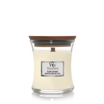 WoodWick Scented Candle Mini Island Coconut - 8 cm / ø 7 cm - Scented Candle in Glass - Wooden Wick