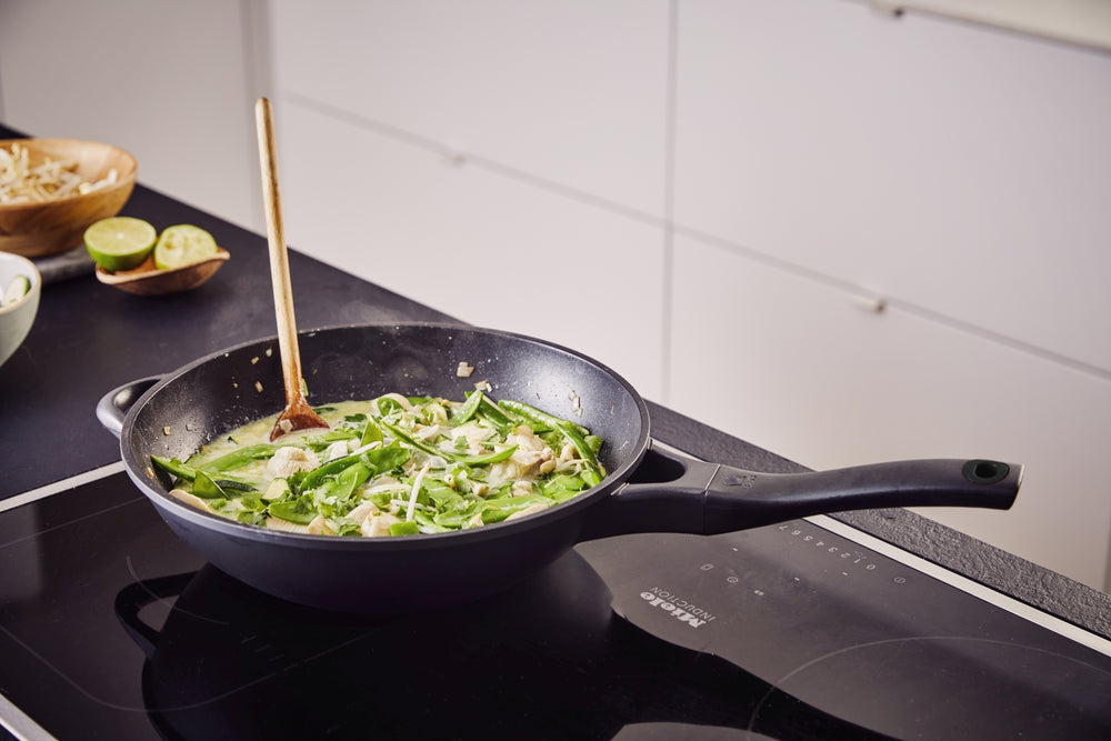 BEKA Wok Pan Energy R with ceramic non-stick coating and helper handle ø 30 cm - suitable for all heat sources