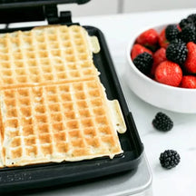 GreenPan Waffle iron - Black - includes 2 sets of waffle plates - ceramic non-baking coating