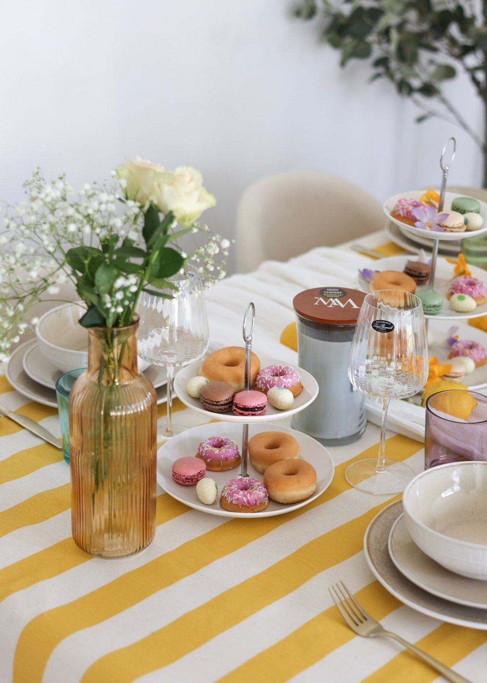 WoodWick Scented Candle Large Sagewood & Seagrass - 18 cm / ø 10 cm - Scented Candle in Glass - Wooden Wick