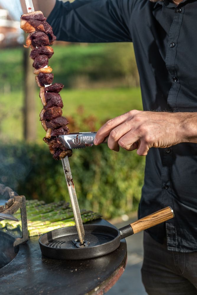Forged Serving Pan Churrasco - Cast Iron / Olive Wood - ø 18 cm