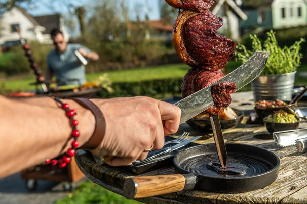Forged Serving Pan Churrasco - Cast Iron / Olive Wood - ø 18 cm