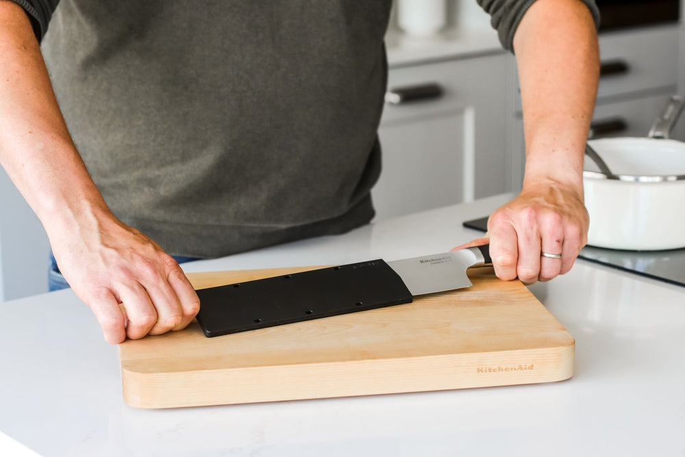 KitchenAid Chef Knife Gourmet Stainless Steel 20 cm - All-Purpose Kitchen Knife - with blade protector