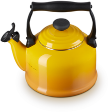 Le Creuset Whistling kettle Tradition - Nectar - 2.1 liter - induction suitable -.