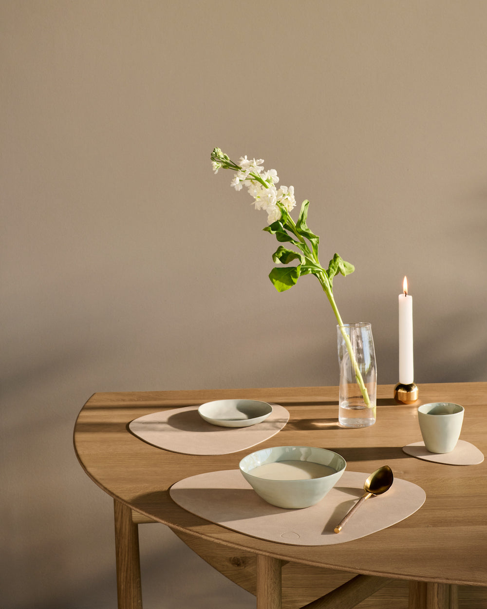 LIND DNA Placemats Nupo - Leather - Sand - Curved - 44 x 37 cm - 2 Pieces