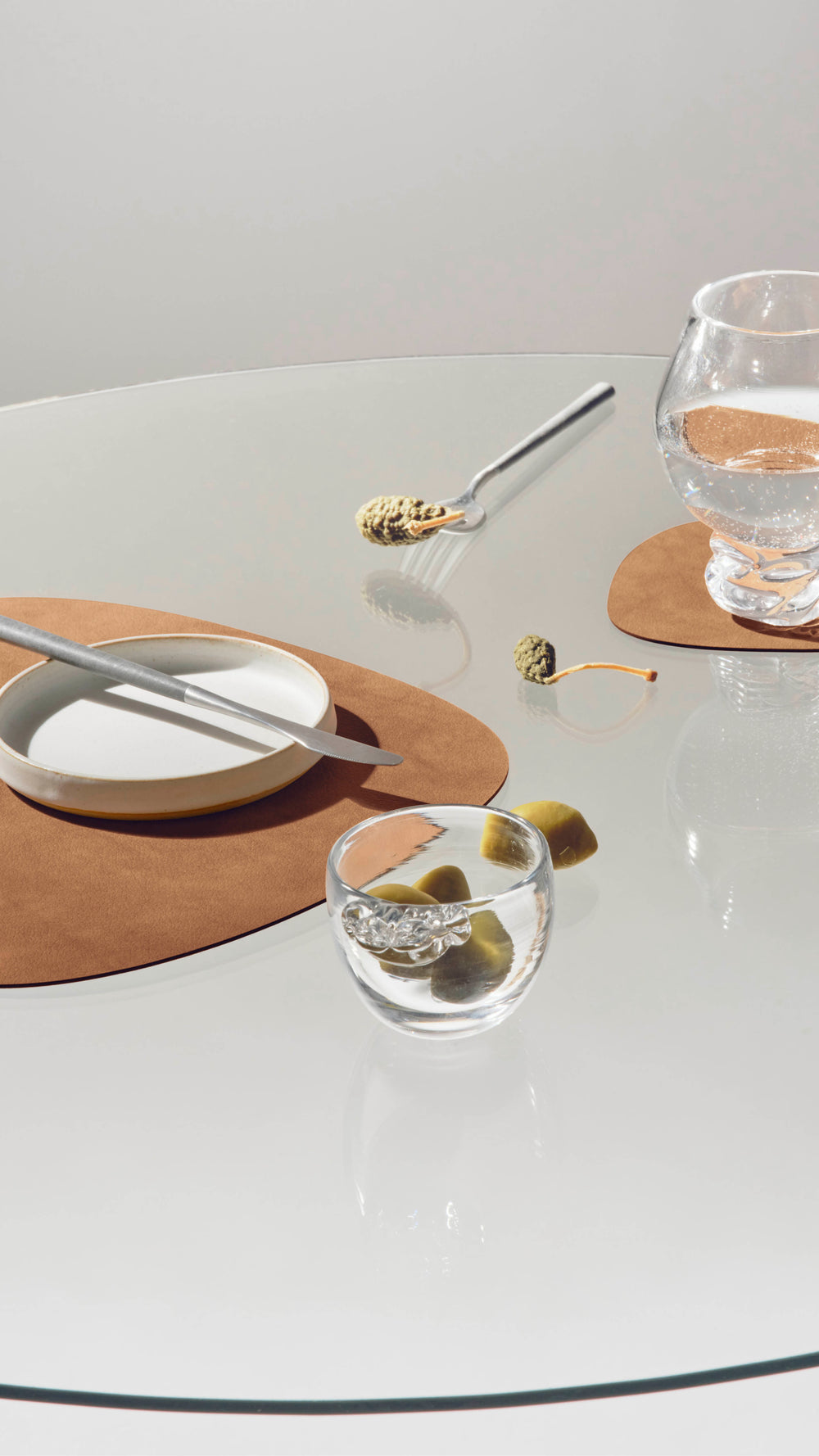 LIND DNA Placemats Nupo - Leather - Army Green / Nature - Curved - double-sided - 44 x 37 cm - 2 pieces