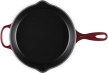 Le Creuset Skillet Signature - Garnet - ø 26 cm - enameled non-stick coating