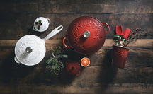 Le Creuset Saucepan Cast Iron - Gold Knob - Holly Christmas - Cherry Red - ø 21 cm / 2 Liter