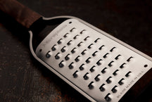 Microplane Grater Master - Laser-Cut Grater - Extra Coarse - Stainless Steel/Wood