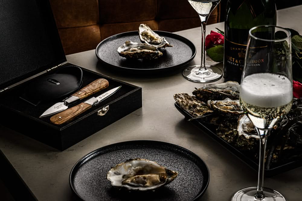 Laguiole Style de Vie Oyster Knives with Oyster Holder Luxury Line Olive Wood