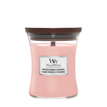 WoodWick Scented Candle Medium Pressed Blooms & Patchouli - 11 cm / ø 10 cm - Scented Candle in Glass - Wooden Wick