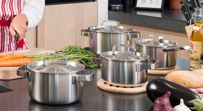 Cutlery and pans up to 50% discount