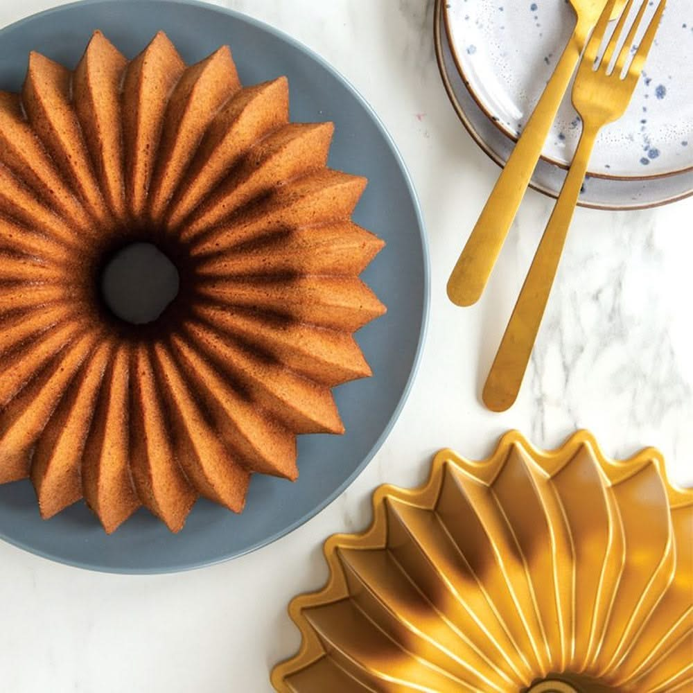 Nordic Ware Turban / bake form - Brilliance Bundt Gold - cast aluminum - ø 26 cm / 2.4 liter