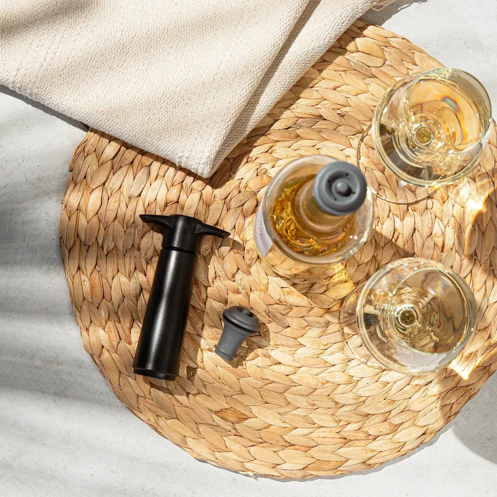 Vacu Vin Wine pump with 2 wine stoppers - Wine Saver - Black