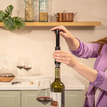 Vacu Vin Wine pump with 2 wine stoppers - Wine Saver - Black