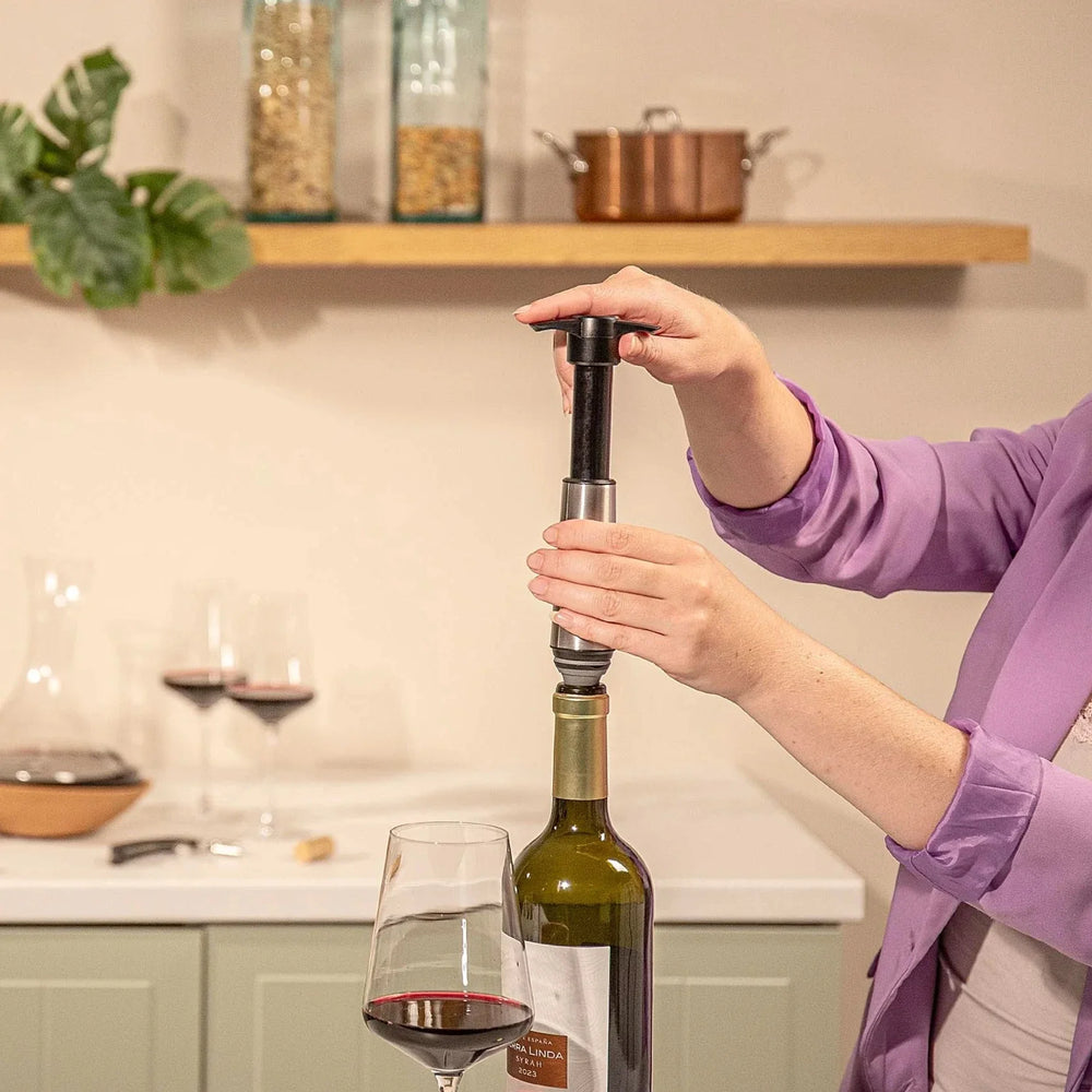 Vacu Vin Wine pump with 2 wine stoppers - Wine Saver stainless steel - Silver