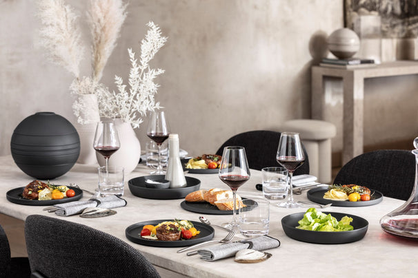Villeroy & Boch Dinnerware Set La Boule Black 7-piece / 2 persons - 2 bowls, 2 dishes, 2 universal plates and 1 serving dish