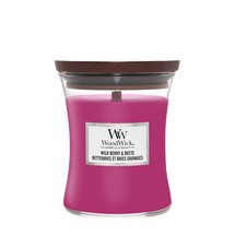 WoodWick Scented Candle Medium Wild Berry & Beets - 11 cm / ø 10 cm - Scented Candle in Glass - Wooden Wick