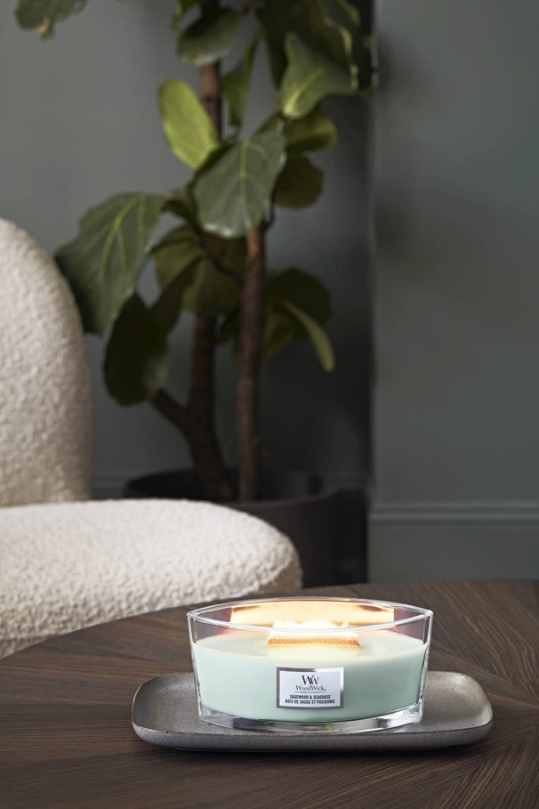 WoodWick Scented Candle Large Sagewood & Seagrass - 18 cm / ø 10 cm - Scented Candle in Glass - Wooden Wick