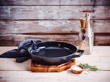 Alva Grill Pan - Grill Plate - Nori - Cast Iron ø 28 cm - Enameled Non-stick Coating + Free Leather Handles