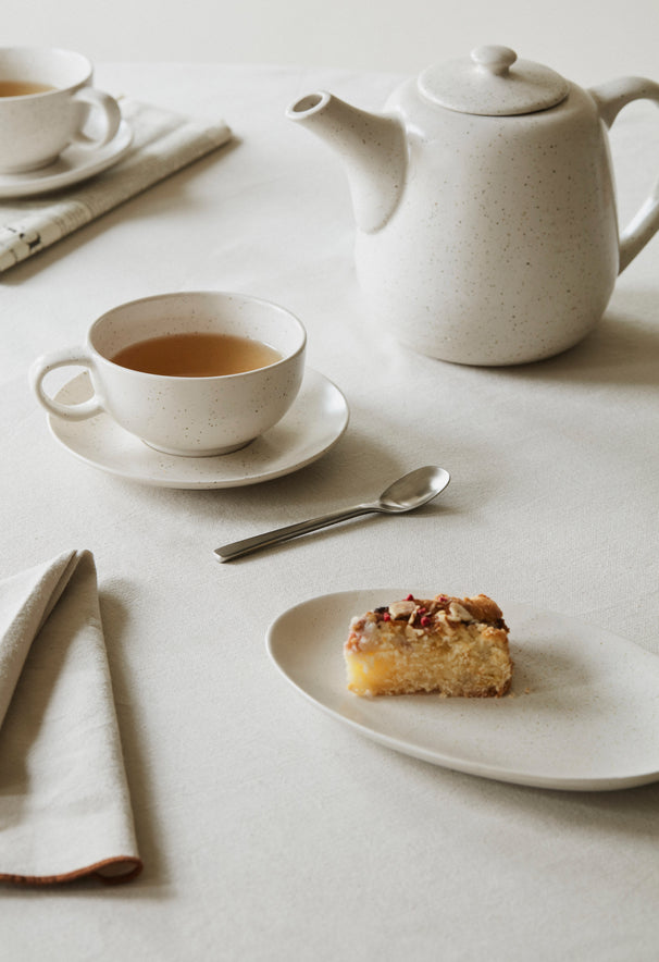 Broste Copenhagen Teaset Nordic Vanilla 7-piece / 2 persons - teapot, 2 side plates and 2 cup and saucer