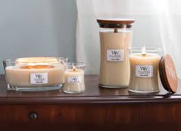 How to use a WoodWick candle the right way?