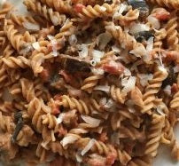 Surimi is also called imitation crab and consists mainly of white fish. Putting surimi through a pasta combined with a chili pepper, lemon and parsley, among other ingredients, makes the dish taste great! All in all, it's a quick, easy and mega delicious recipe.