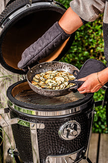 Forged Cast iron skillet with 2 handles - ø 24 cm