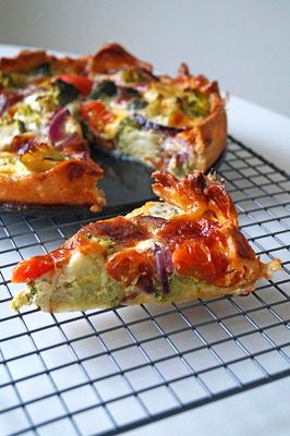 Vegetarian quiche with broccoli