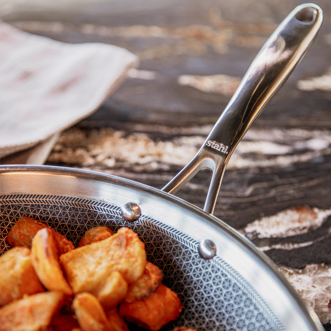 Stahl Cookware Frying pan Hybrid 28 cm Includes Lid Stahl pans at Cookinglife